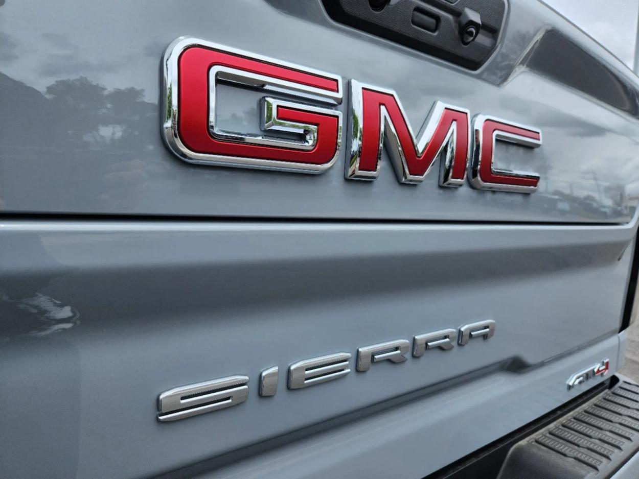 2024 GMC Sierra 2500HD AT4 | Photo 13 of 28