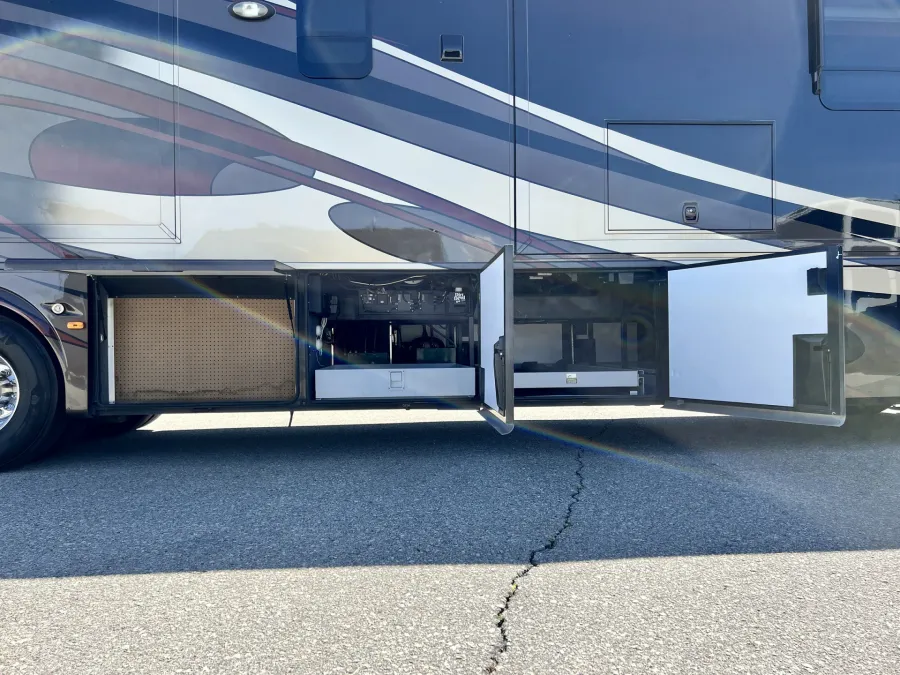 2015 Newmar Essex 4503 | Photo 20 of 29