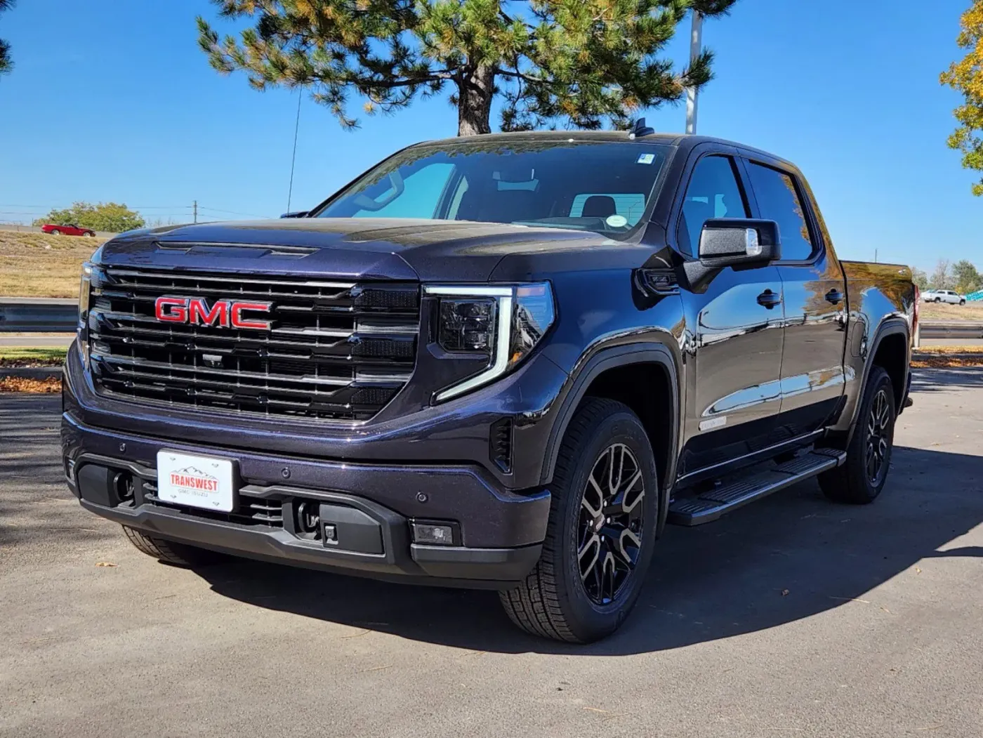 2025 GMC Sierra 1500 Elevation | Photo 3 of 31