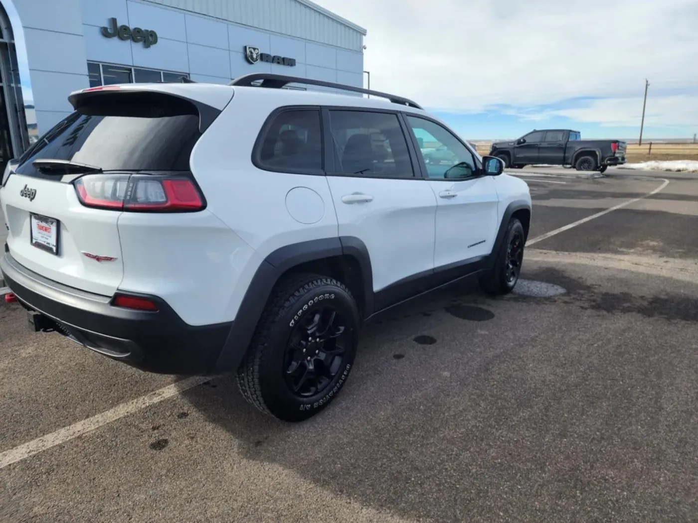 2022 Jeep Cherokee Trailhawk | Photo 4 of 21