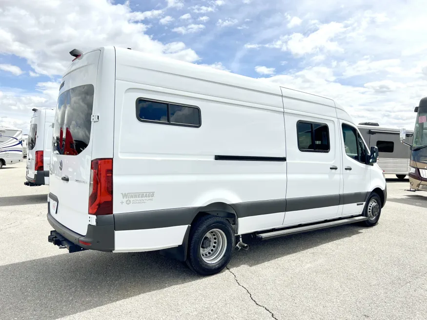 2023 Winnebago Adventure Wagon 70 SE | Photo 10 of 15