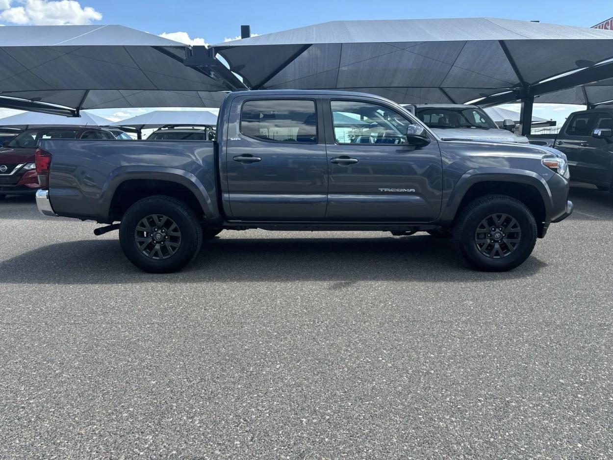 2022 Toyota Tacoma 4WD SR5 | Photo 5 of 22