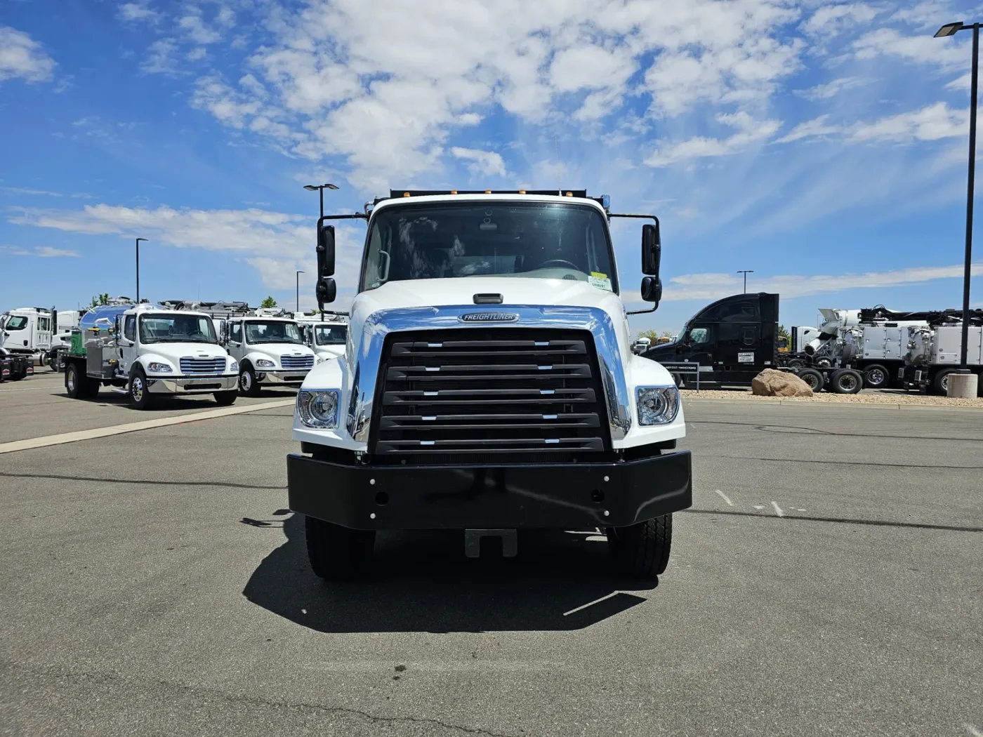 2024 Freightliner 114SD | Photo 2 of 22