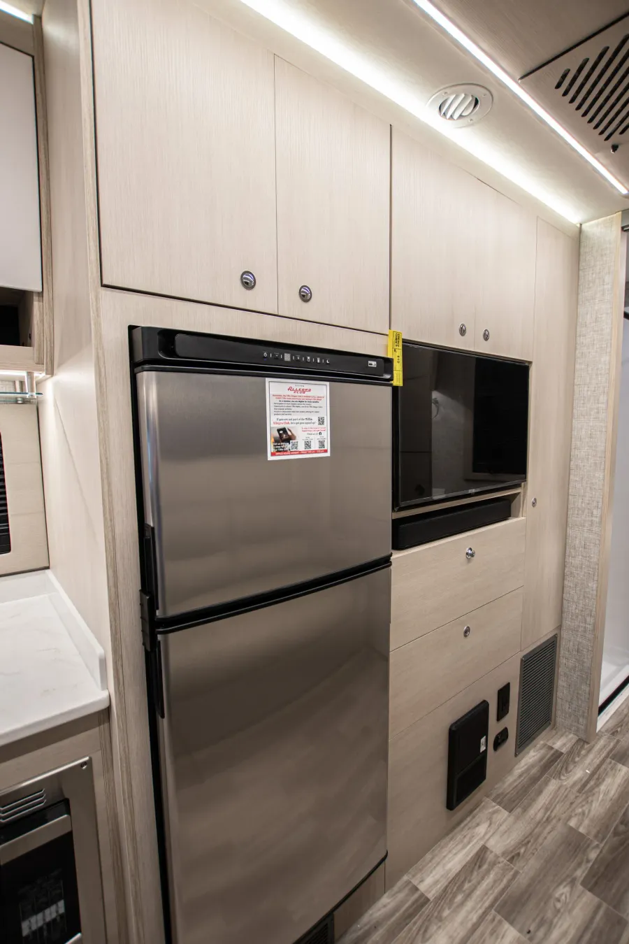 2025 Tiffin Wayfarer 25 XRW | Photo 17 of 21