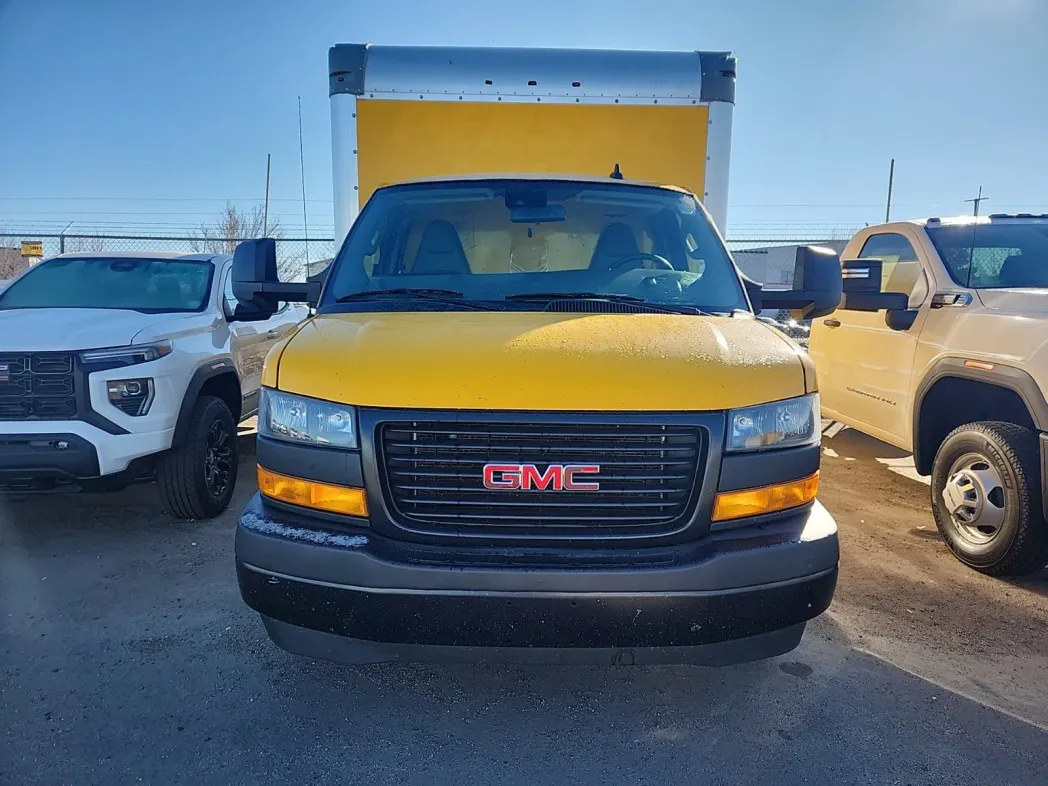 2021 GMC Savana Commercial Cutaway CUTWAY 