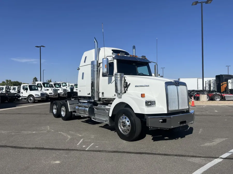 2020 Western Star 4900SA | Photo 3 of 21