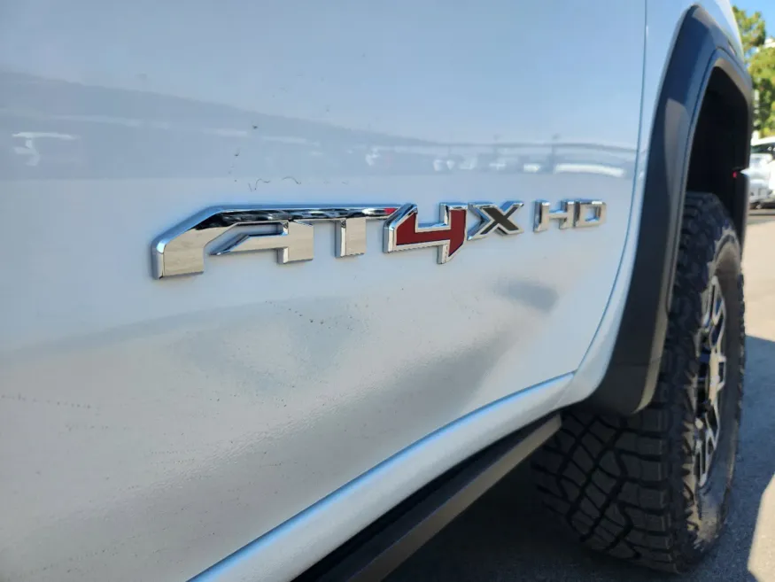 2025 GMC Sierra 2500HD AT4X | Photo 21 of 32