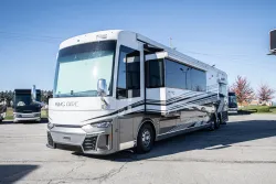 2022 Newmar King Aire 4531 | Thumbnail Photo 7 of 32