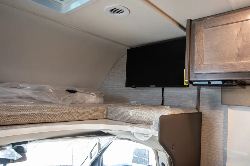 2025 Winnebago Spirit 26T | Photo 10 of 18