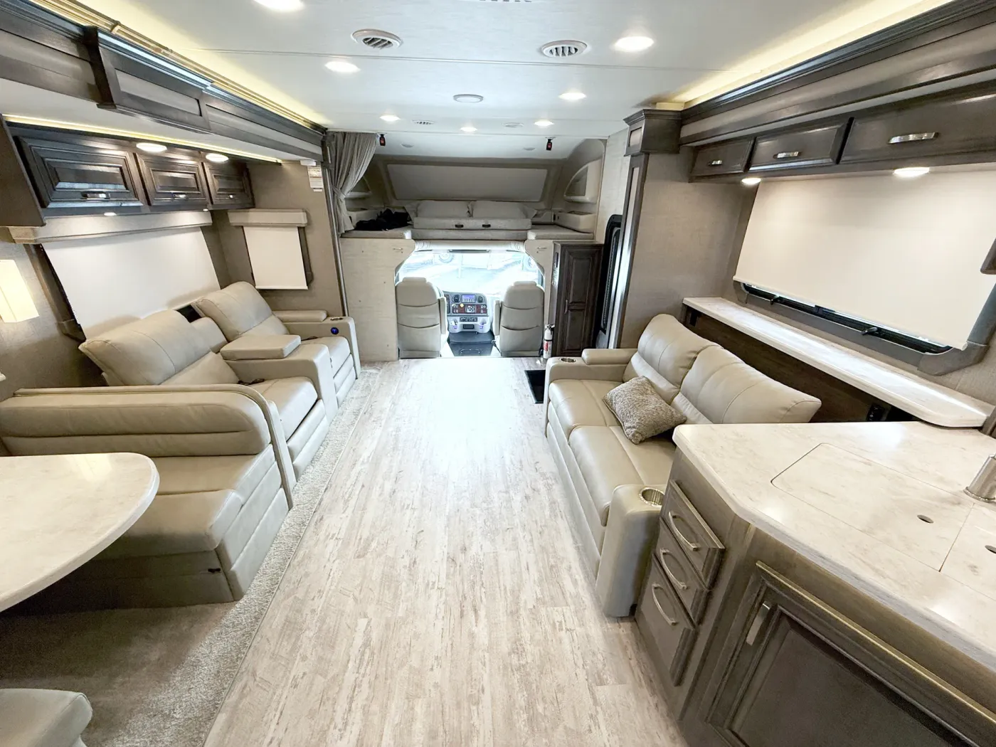 2023 Entegra Coach Accolade 37M | Photo 5 of 28