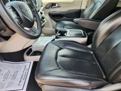 2022 Chrysler Pacifica Touring L | Thumbnail Photo 7 of 27