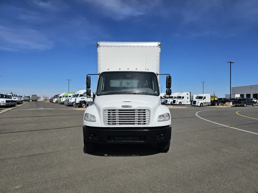 2018 Freightliner M2 106 | Photo 2 of 20