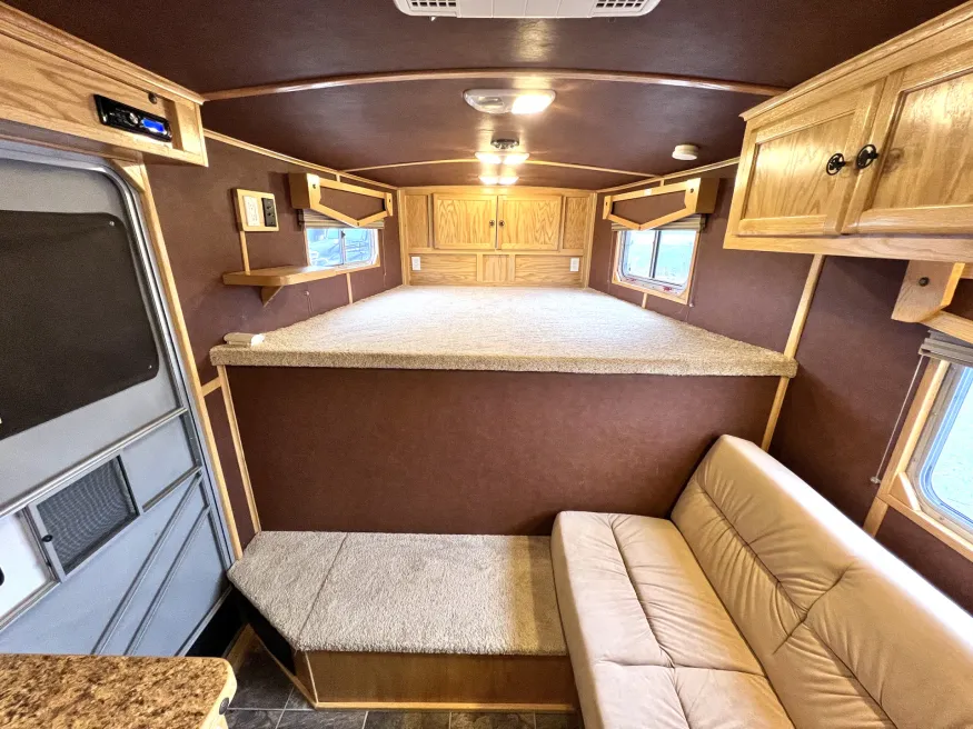 2014 Platinum Coach 4HGNLQ | Photo 15 of 23