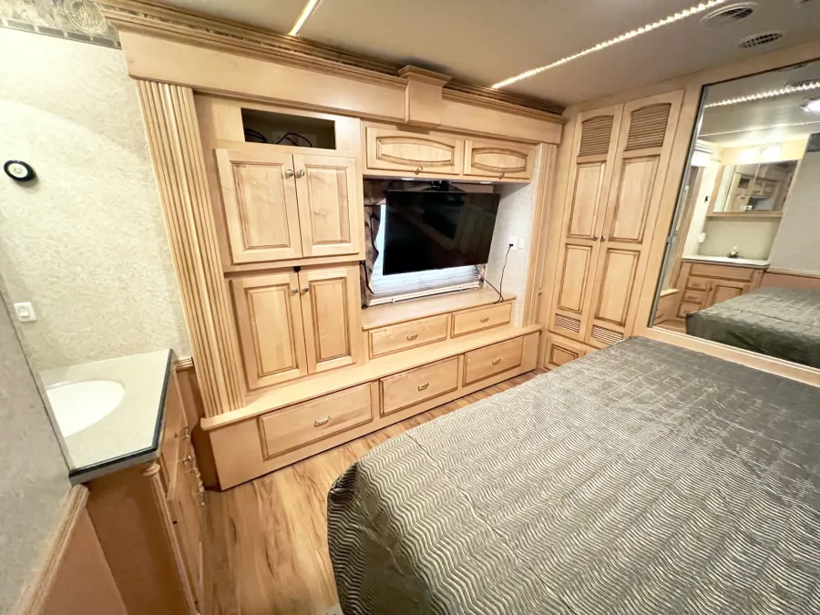 2007 Newmar Dutch Star 4324 | Photo 16 of 31