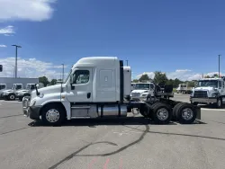 2015 Freightliner Cascadia | Thumbnail Photo 9 of 21