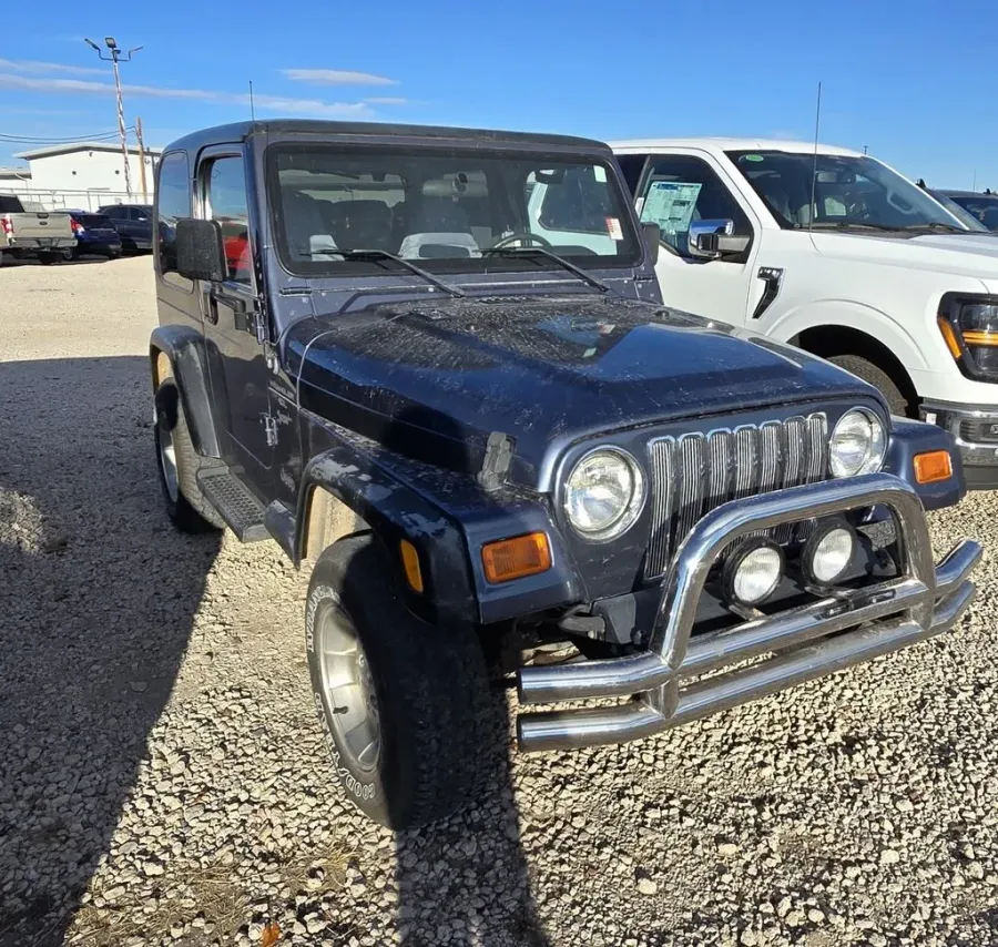 2001 Jeep Wrangler | Photo 2 of 3