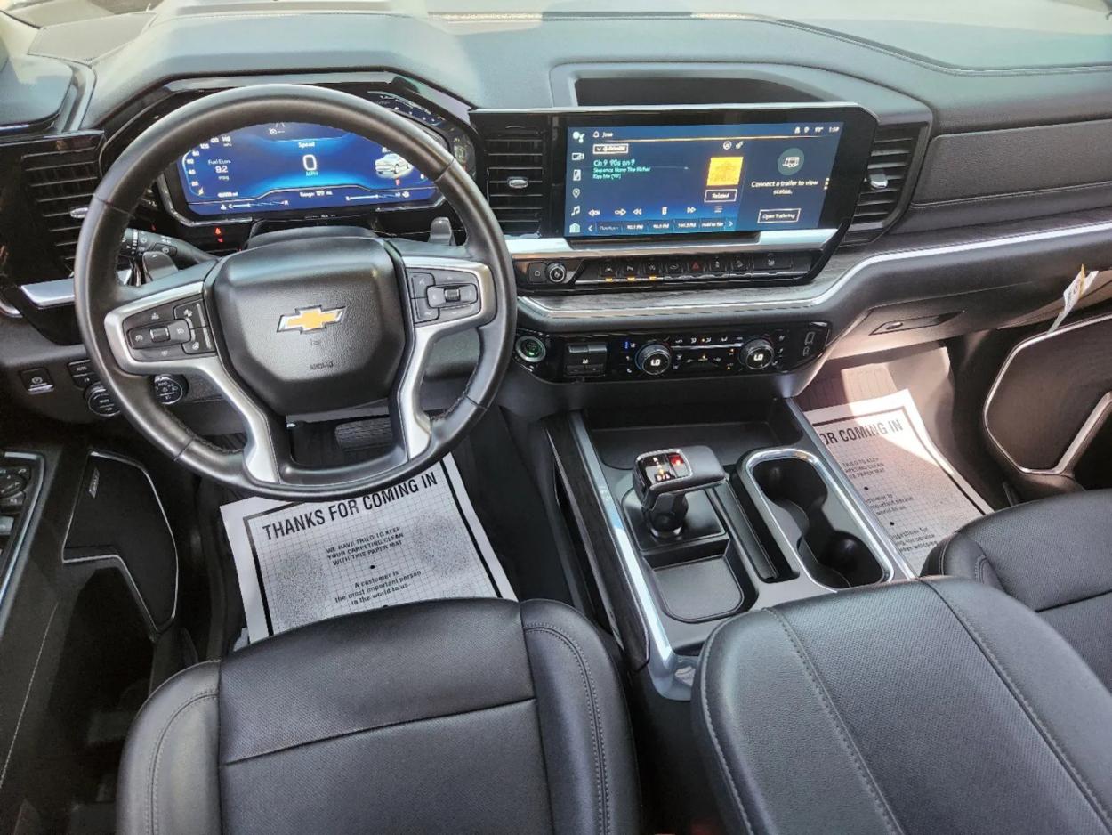 2023 Chevrolet Silverado 1500 LTZ | Photo 11 of 33