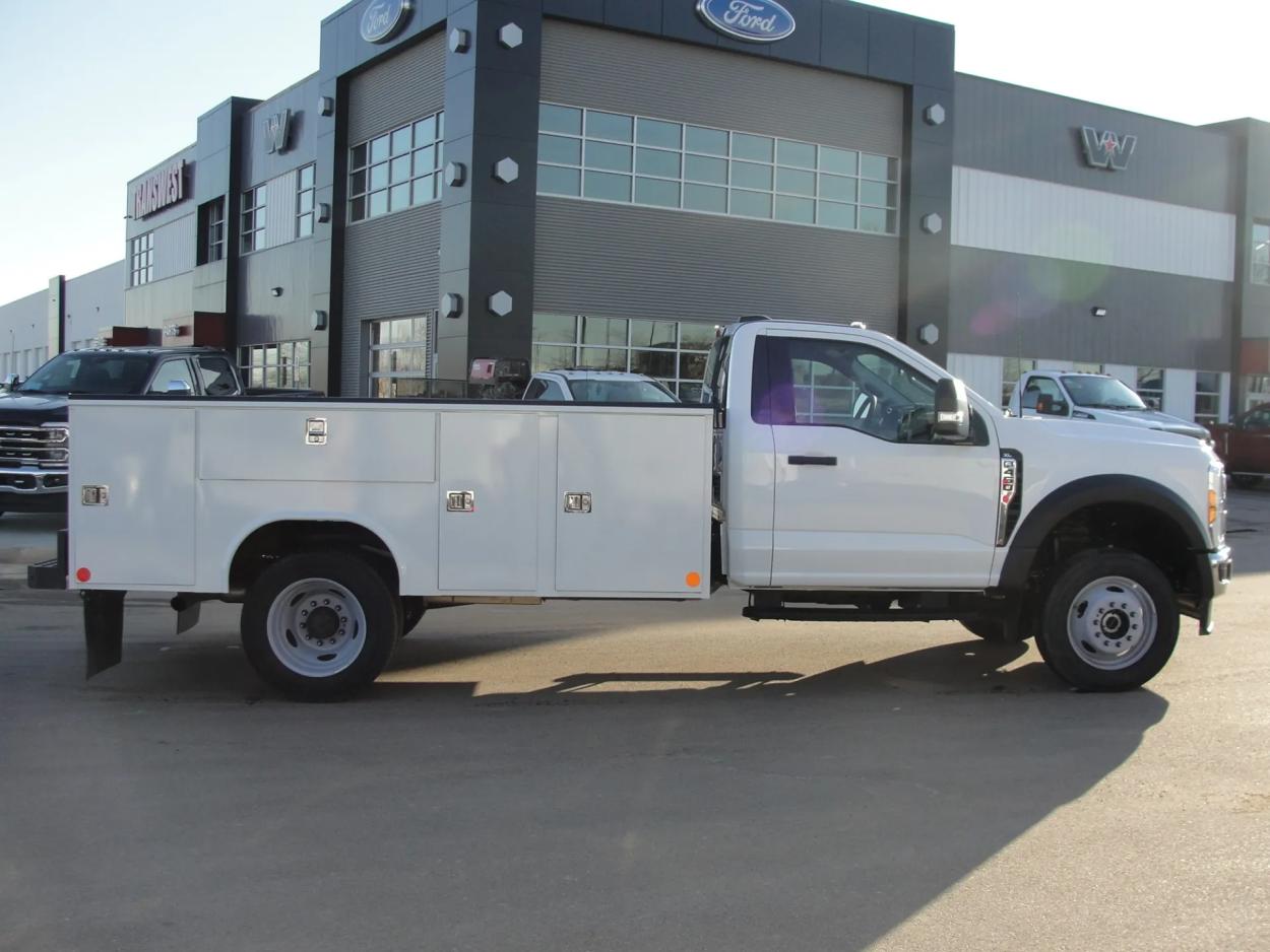 2023 Ford F-450 | Photo 6 of 10