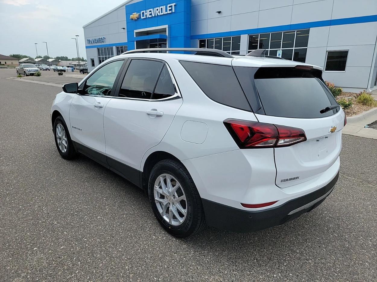 2022 Chevrolet Equinox LT | Photo 2 of 19