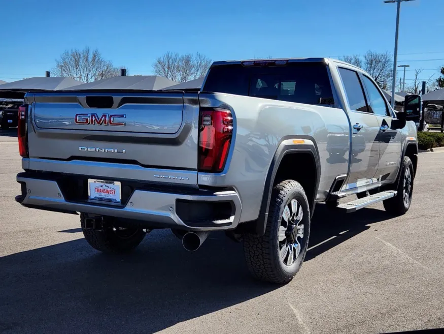 2025 GMC Sierra 3500HD Denali | Photo 2 of 31