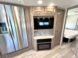 2020 Jayco Seneca 37K | Thumbnail Photo 11 of 30