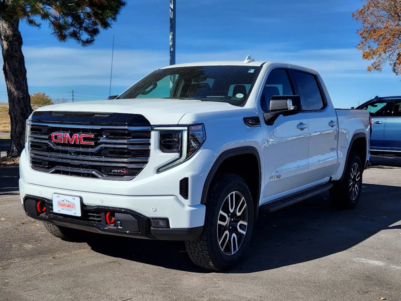 2025 GMC Sierra 1500 AT4 | Photo 3 of 32