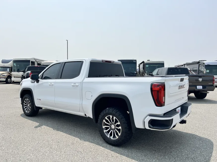 2021 GMC Sierra 1500 AT4 | Photo 11 of 24