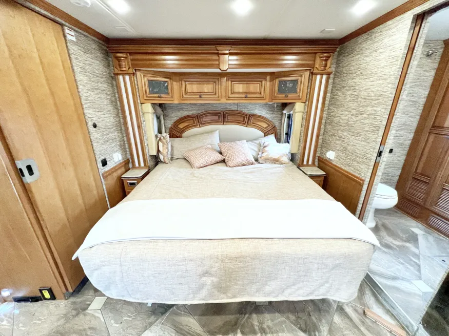 2016 Newmar Dutch Star 4018 | Photo 17 of 32