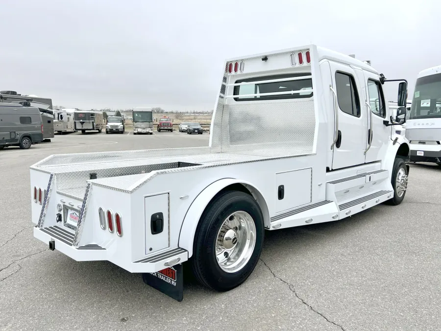 2023 Freightliner M2 106 Summit Hauler | Photo 18 of 27