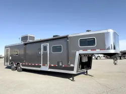 2019 Logan Coach Ultimate Sports Hauler | Thumbnail Photo 1 of 26