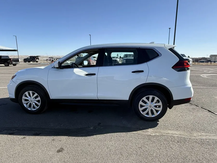 2018 Nissan Rogue S | Photo 1 of 15