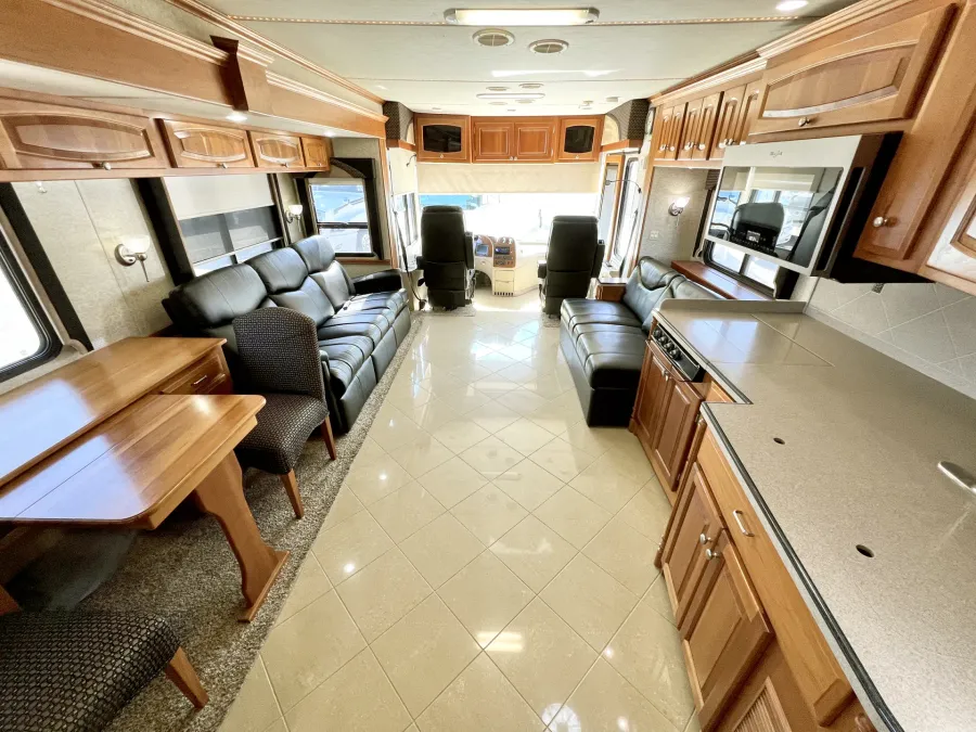 2008 Newmar Dutch Star 4317 | Photo 4 of 33