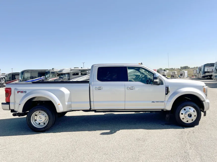 2019 Ford F-450 Platinum | Photo 16 of 23