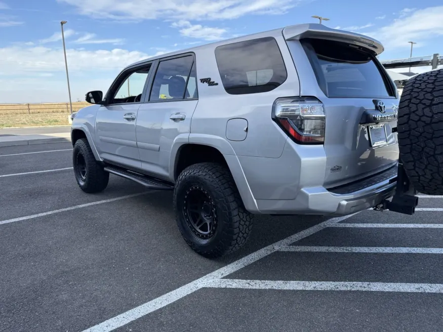 2019 Toyota 4Runner | Photo 6 of 17