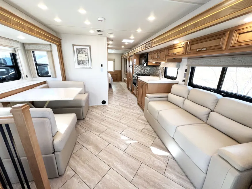 2024 Newmar Bay Star Sport 3225 | Photo 2 of 16