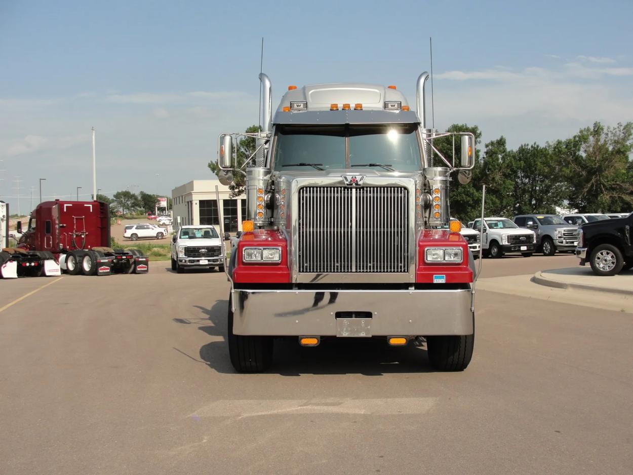 2022 Western Star 4900 | Photo 8 of 22