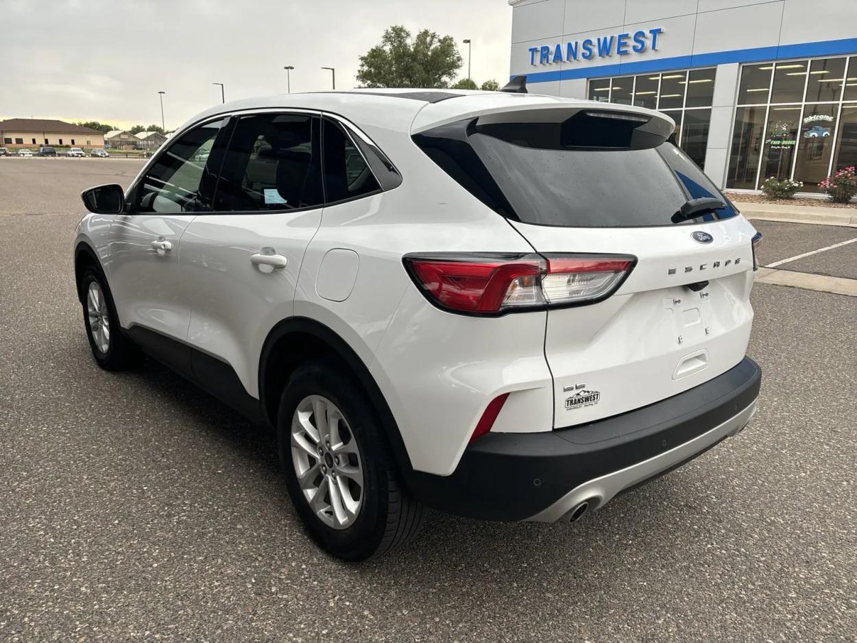 2021 Ford Escape SE | Photo 2 of 20