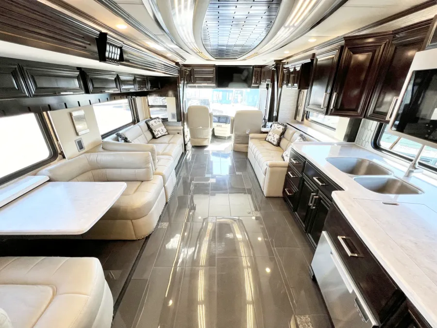 2020 Newmar London Aire 4543 | Photo 4 of 31