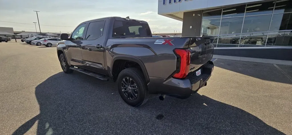 2023 Toyota Tundra | Photo 5 of 28