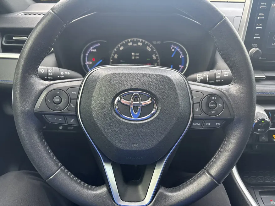 2020 Toyota RAV4 Hybrid XSE | Photo 19 of 22