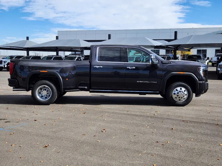 2025 GMC Sierra 3500HD Denali Ultimate | Photo 1 of 32