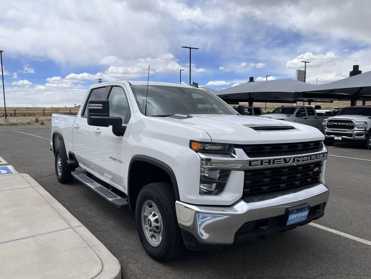 2023 Chevrolet Silverado 2500HD LT | Photo 3 of 16