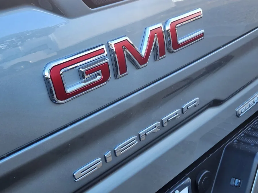 2025 GMC Sierra 1500 Elevation | Photo 14 of 30