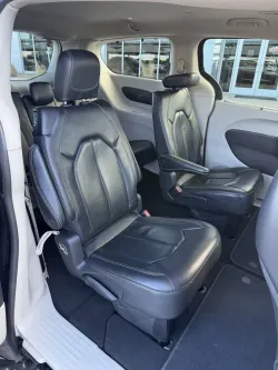 2022 Chrysler Pacifica Touring L | Thumbnail Photo 9 of 17