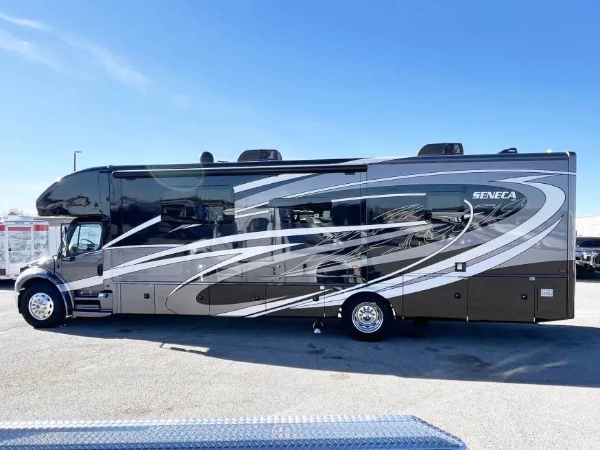 2020 Jayco Seneca 37K | Photo 21 of 30