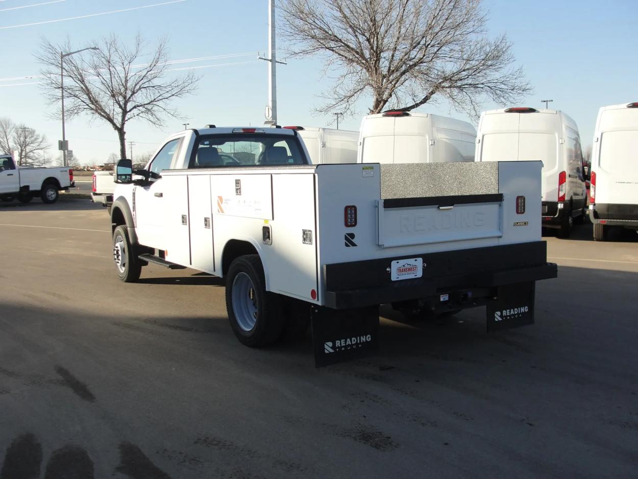 2023 Ford F-450 | Photo 3 of 10