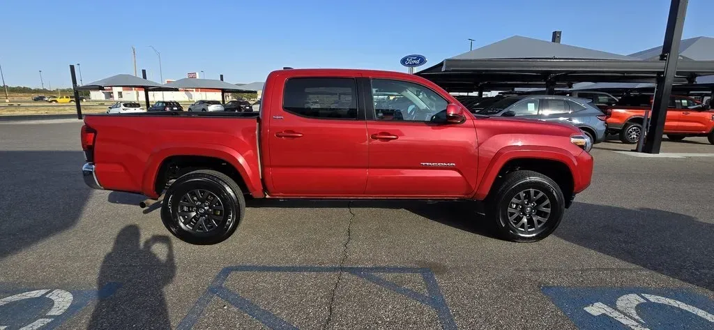 2023 Toyota Tacoma | Photo 4 of 27