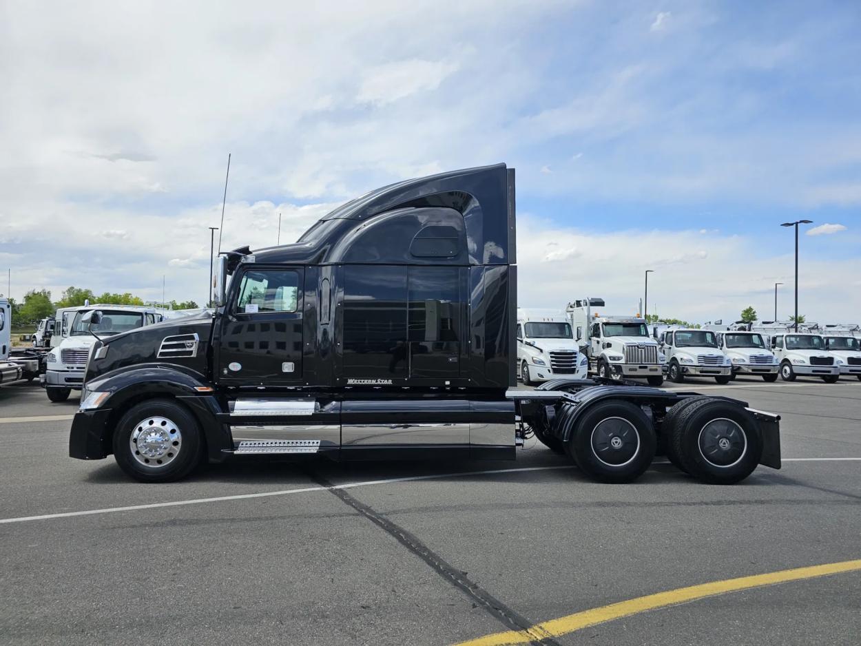 2020 Western Star 5700XE | Photo 4 of 25
