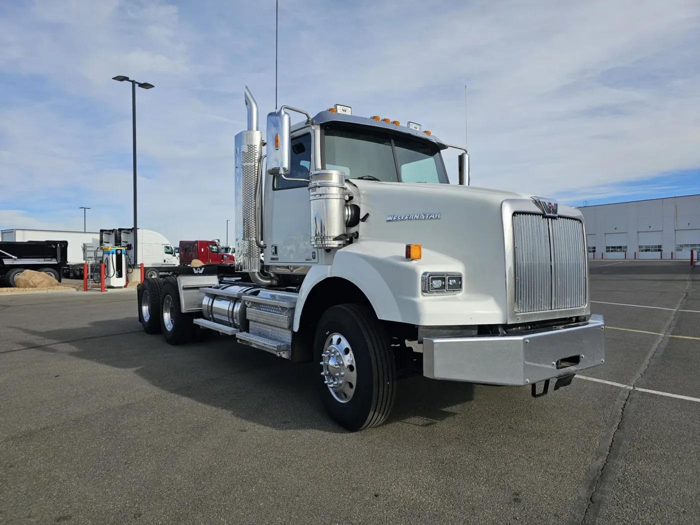 2020 Western Star 4900SA | Photo 3 of 19