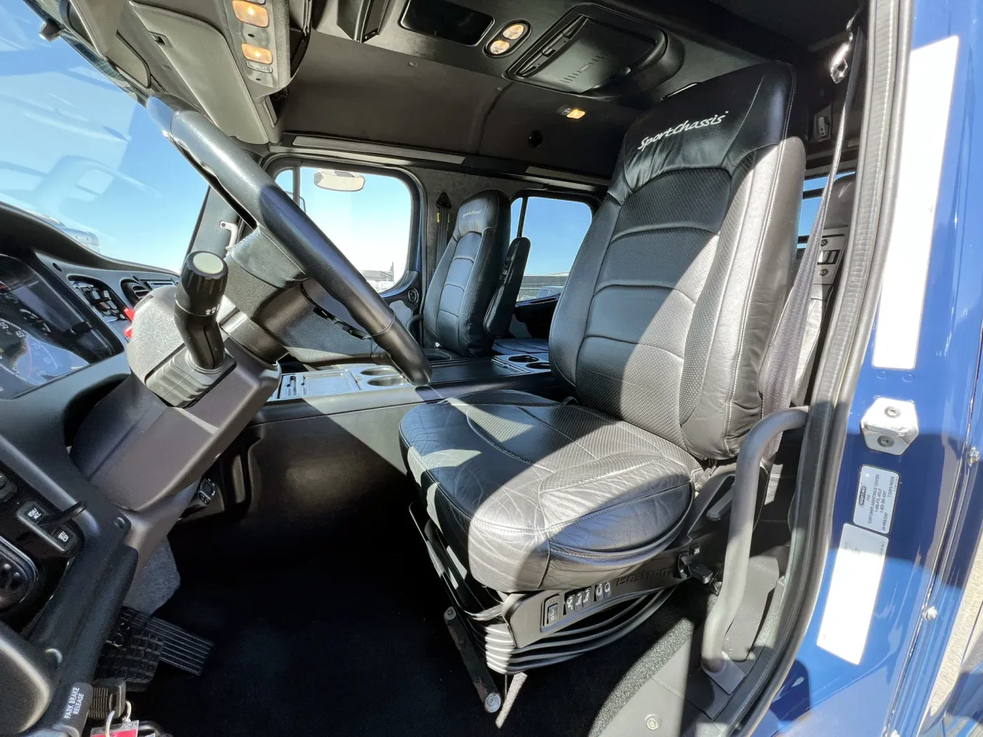 2015 Freightliner M2 106 Sport Chassis | Photo 5 of 21